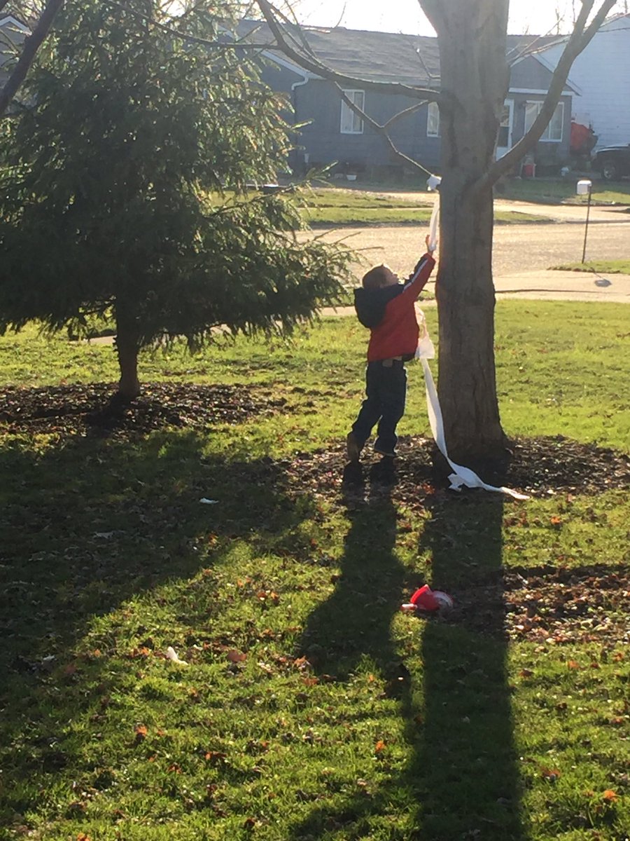 kcburns12's tweet photo. @CoachMooreWHS the boys had fun cleaning it up tho! https://t.co/O26ng3IrZq