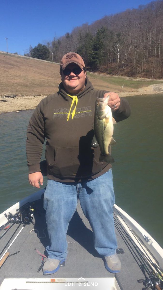 On the water today ripping some lips with <a href="/BRouseFishing/">Thomas Bennett Rouse</a>. It was cold but I'm thankful I had my <a href="/LineRunnerzHQ/">LineRunnerz</a> rag.