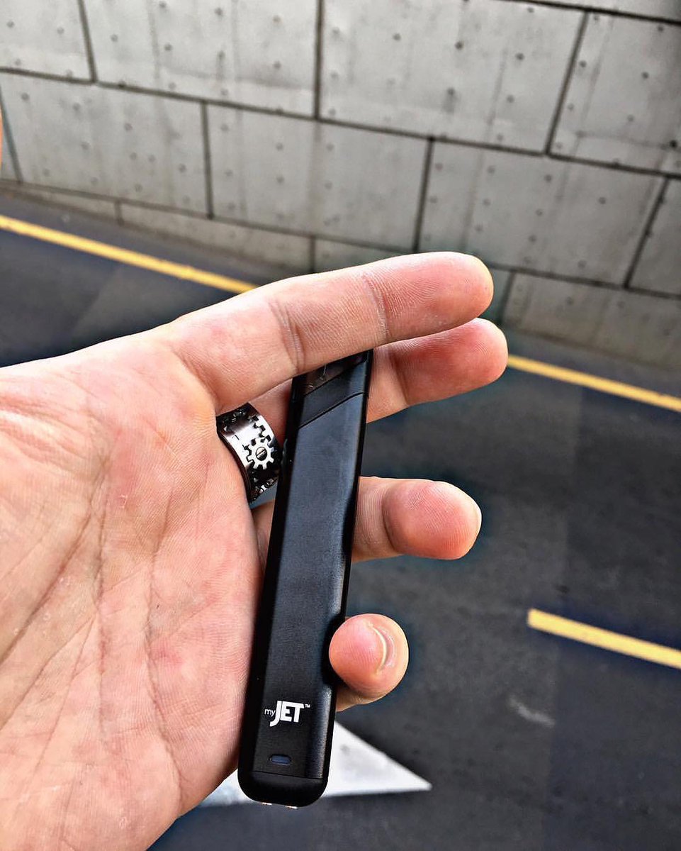 myjetgo's tweet photo. Weekend handcheck! What are you vaping on this weekend?
Photo by @vatoo_gangnam

https://t.co/gFDNxDyB9Y https://t.co/VICpPniik0