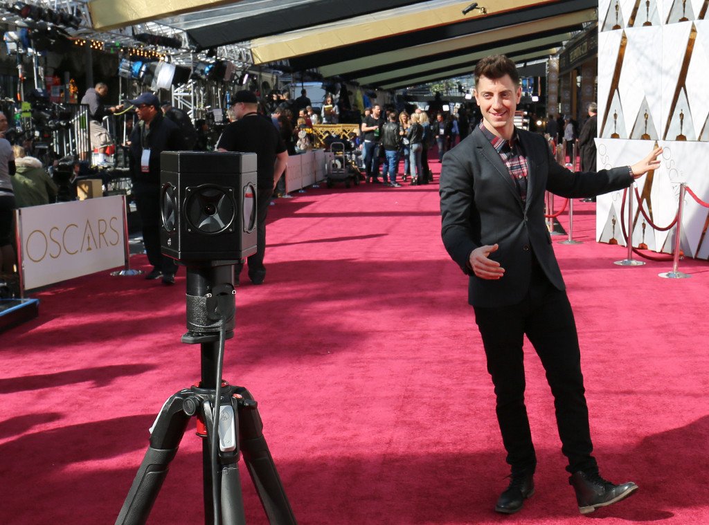 enews's tweet photo. Tonight’s the night! Feel like you’re on the #Oscars red carpet with E! Live 360, presented by @ATT: https://t.co/jyiLxCg403 https://t.co/rOWhyQJ56v