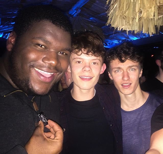 hazosterfieldbr's tweet photo. Harry (irmão do Tom) postou essa foto no ig com o Haz e @TuwaineBarrett no Mahiki uma boate em Londres https://t.co/h8E466luLe