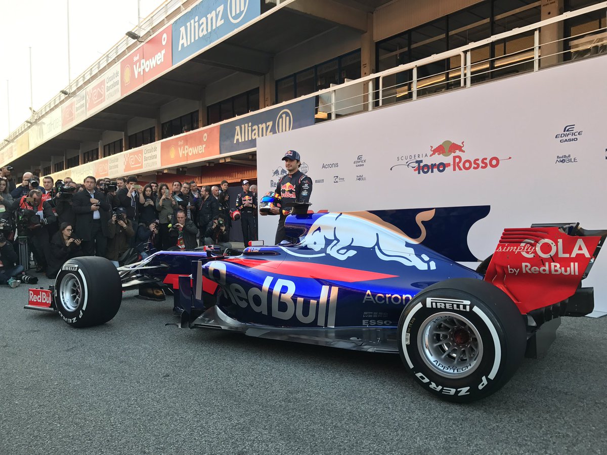 carlosainzinfo's tweet photo. What do you think of our brand new challenger? It looks slightly different to the one of 2016! https://t.co/VWN67PzFxA