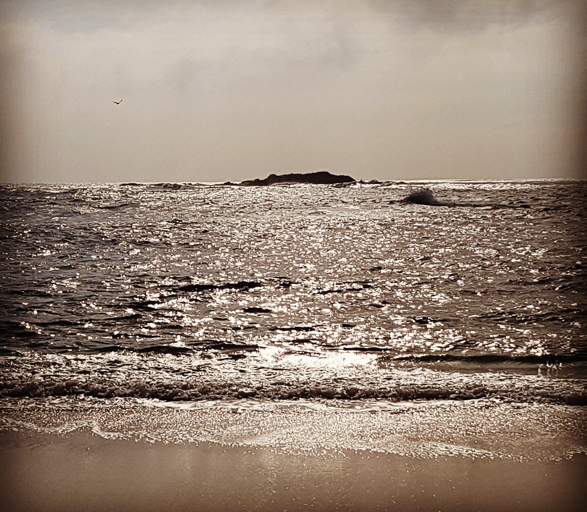 yas110283's tweet image. No waves today! #sunlightreflection in #portuguesecoast! 
instagram.com/p/BQ-vuQGhY0o/