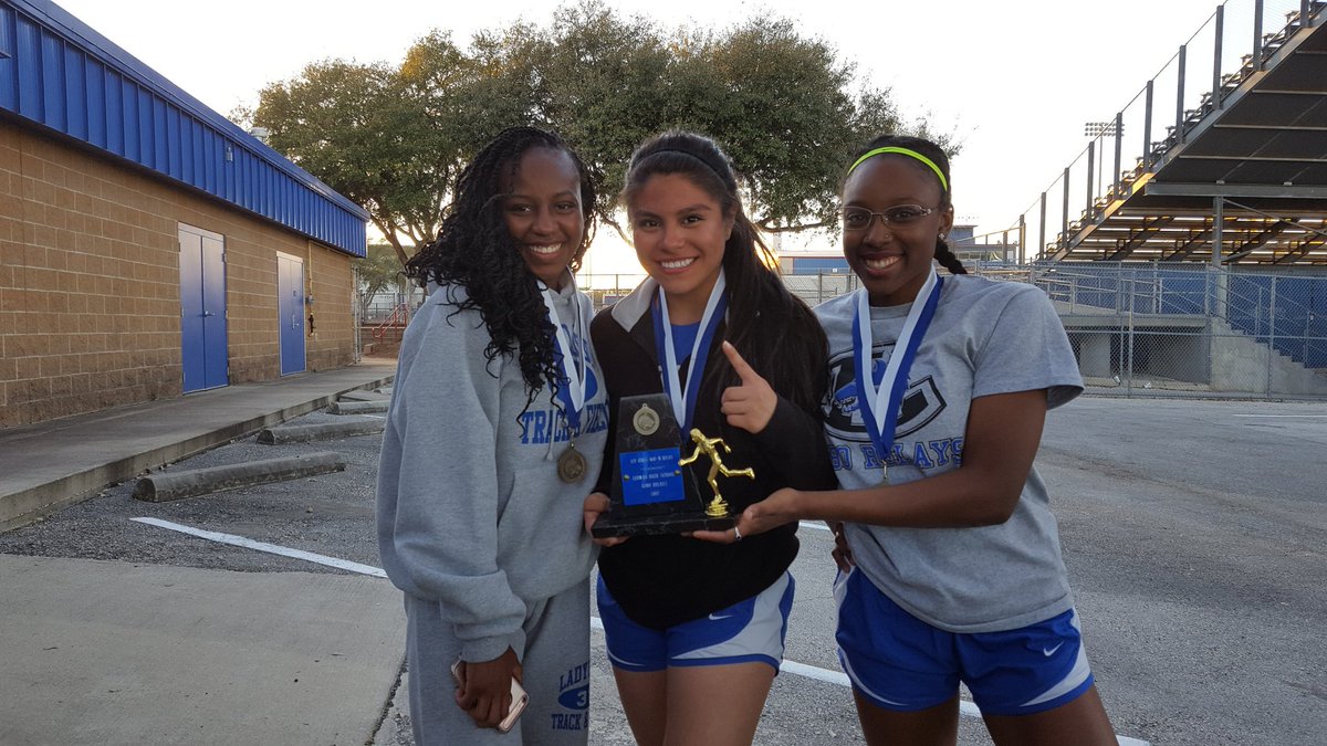 coachcliffhill's tweet photo. Lobo Relays complete!
Lots of PRs and hardware today VarsiryGirls girls win4x1
#compete #lobotrack #moretocome
#backtowork@LehmanFootball https://t.co/6Lnf2zs3Cq