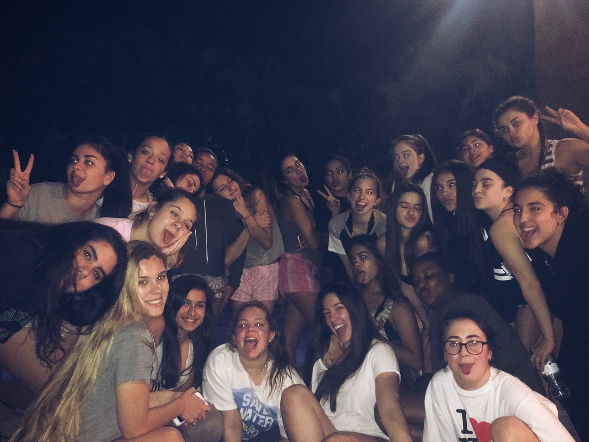 ariifornaris's tweet image. Win or lose, you girls made being captain such a great experience. Love you all deaaarly. #DAallday 🌻❤️