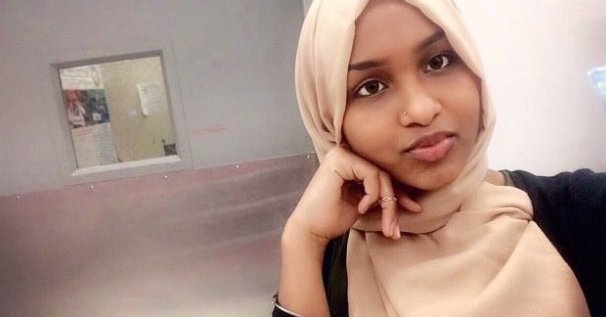 BuzzFeed's tweet photo. This Muslim teen flawlessly played basketball and people are obsessed https://t.co/KhTrARpjjC https://t.co/FZWZ3AN48E