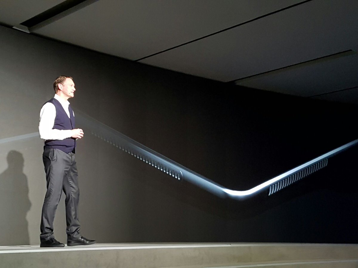 SamsungItalia's tweet photo. Design, tecnologia e funzionalità: vi presentiamo il nuovo #GalaxyTabS3. #MWC201 https://t.co/K93NHyGG9Q