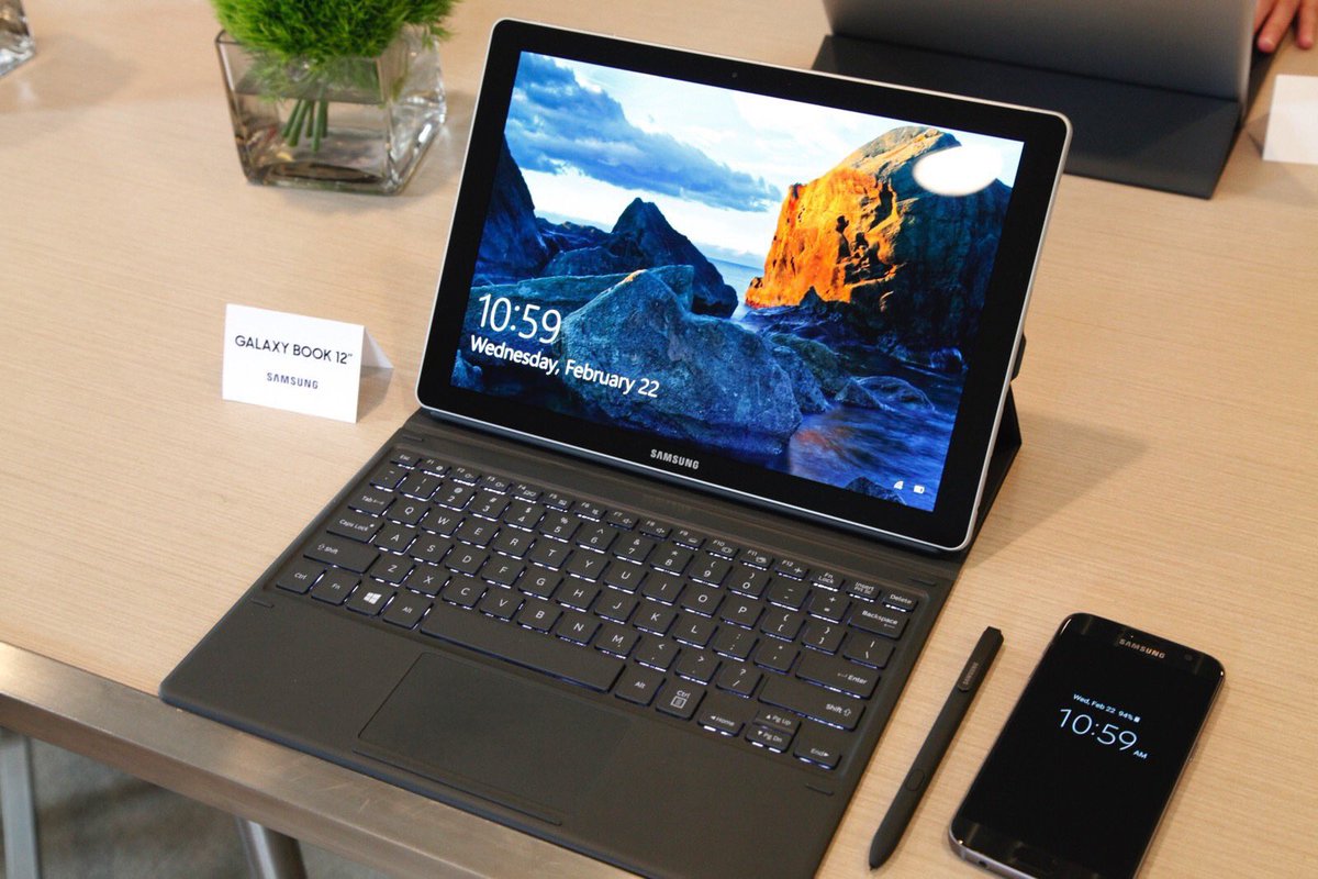 linkmundo's tweet photo. Samsung introduce un nuevo producto "Galaxy Book" #mwc17 https://t.co/N5B4p0KGmT