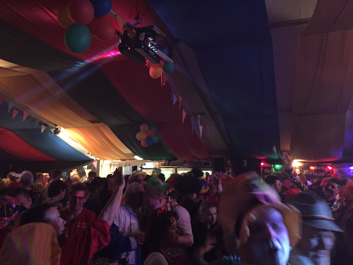 Weteringzotten's tweet photo. Kleintje carnaval ... super sfeer !! https://t.co/9MhWFLXv5b