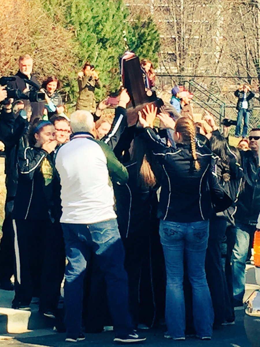 GreenWaveVBall's tweet photo. There is nothing like bringing home a State Trophy. It takes more than just talent. #bonded  #greenwaveproud #STATE2017 🏆 💚🌊 https://t.co/Jd6MQ0d0Ld