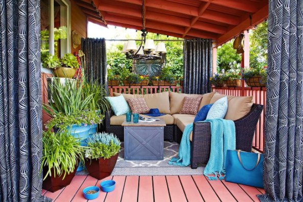 Viewpointdeck's tweet image. Deck decor goals from @HGTV! 
#BackyardGoals #Deck #Inspiration #SundayFunday