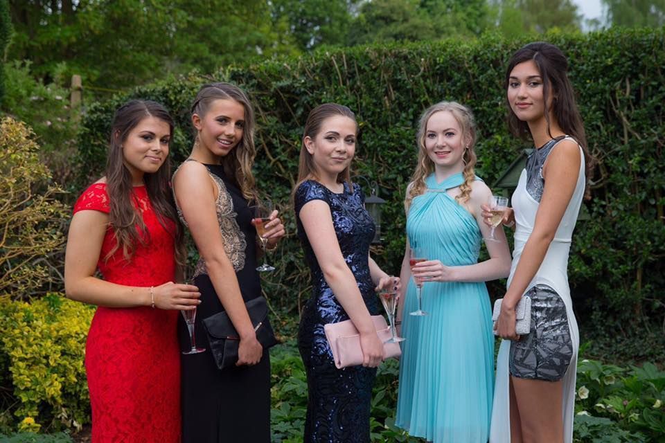 Prom Sisters tweet media