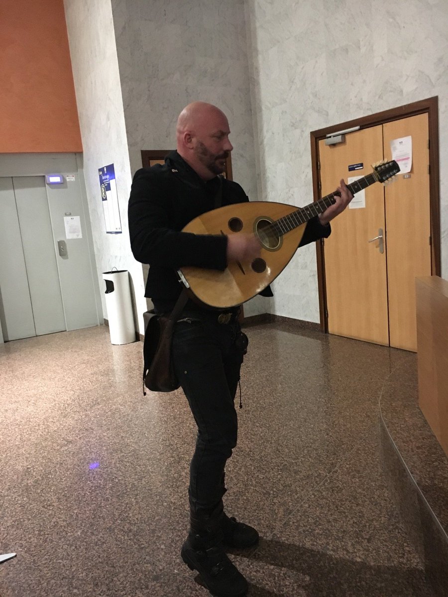LucArbogast's tweet photo. Retrouvailles avec ma fidèle Mandole Arabo-Andalouse au commissariat de Strasbourg.
Je décide de pardonner.
Bonne soirée à Tous. https://t.co/po7148Ib7Y