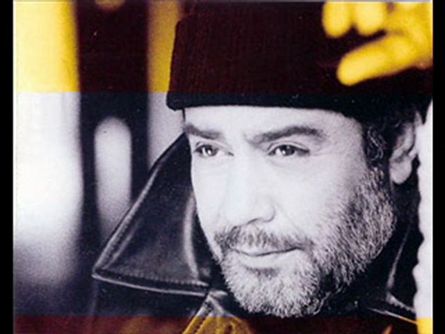 youtu.be/xL5Bmk1fqqI

Geceye;

"Bu yüzden gördüğüm
her yerde SEN..
Yüreğimin adı
bu yüzden
...SEN"