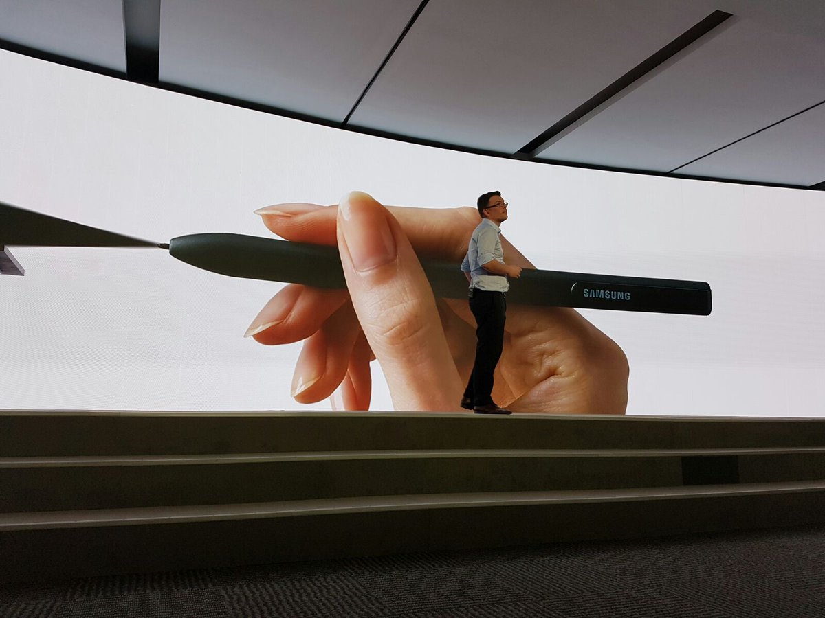 SamsungItalia's tweet photo. Il nuovo #GalaxyTabS3, insieme a S-Pen, ti permette di esprimere al massimo la tua creatività. #MWC2017 https://t.co/37jiKRJ6mZ
