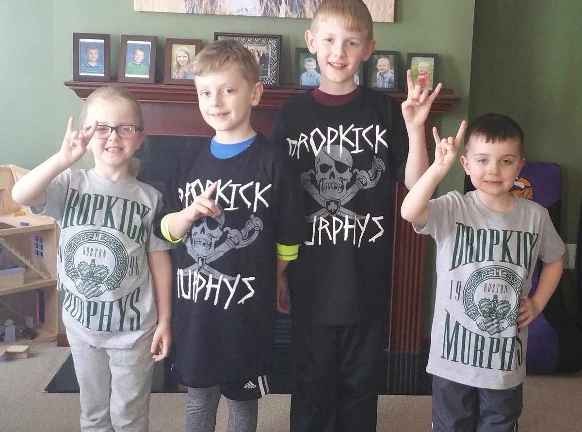 shelrox74's tweet photo. @DropkickMurphys When can you play at an Irish fair so we can hear you in person? #weknowallthewordstoyoursongs #dkm2017 #boysrback 🍀🎶 https://t.co/yT1w0wxZDW