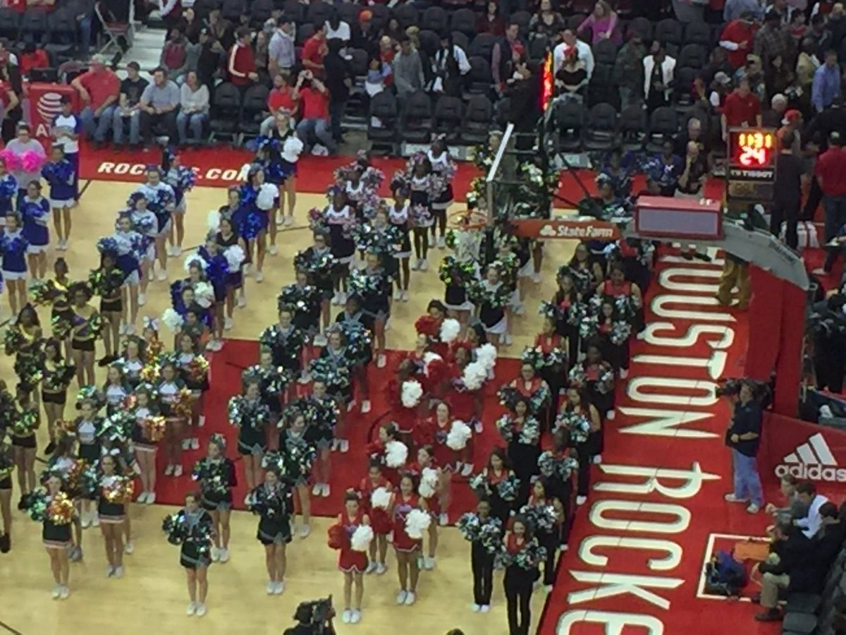 medwards93ag's tweet photo. Love our 2016/2017 DMS Cheerleaders!!!  Great performance at last nights Rockets Game. @DMS_Vikings https://t.co/O0JcyRWXoz