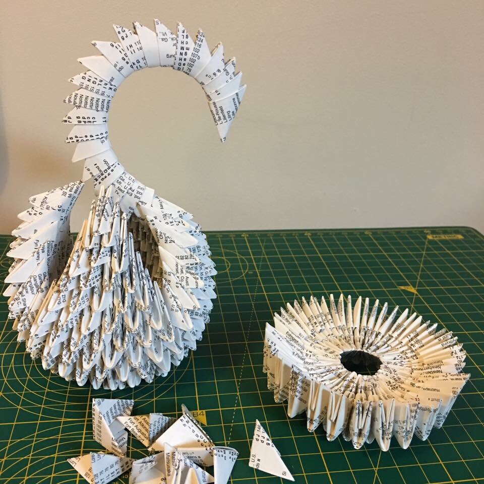Modular origami swans made out of index pages of an atlas - over 500 pieces hand cut &amp; hand folded #crafthour