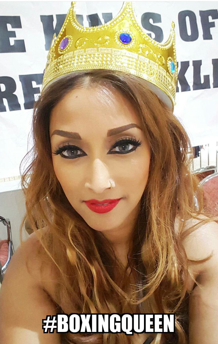 Irenechoudhury's tweet image. #BoxingQueen #ringsideinterviewer #BoxingPresenter #boxing #boxers #box #boxingfans #fightfans #boxingfanatics #boxingfamily #QueenofBoxing
