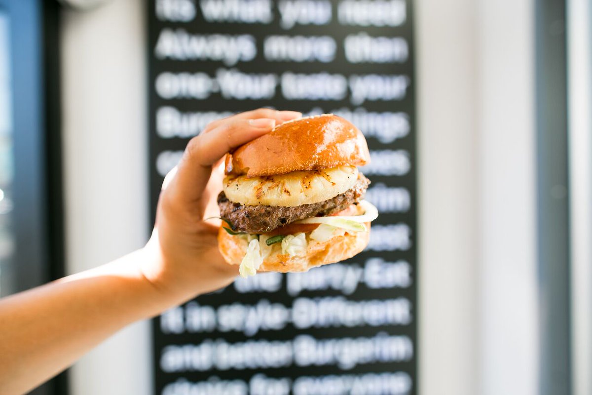 burgerim_usa's tweet photo. Jazz up your Sunday with some pineapple on your burger. https://t.co/5Eb6iGT5O0