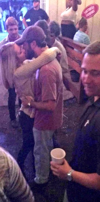 TMakeouts's tweet image. Roscoe dashed on her so she found someone else