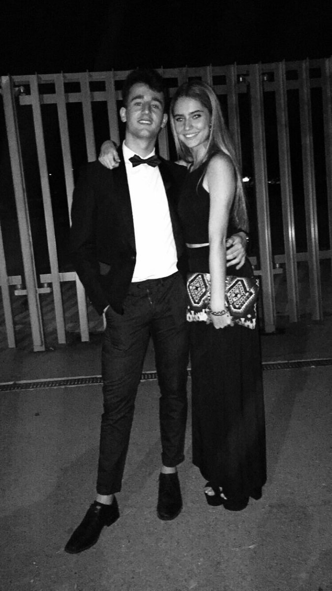 ChukySergio's tweet photo. Por seguir viéndote crece! Felices 18 @Granda_marta ❤ https://t.co/wv2n5UhPN4