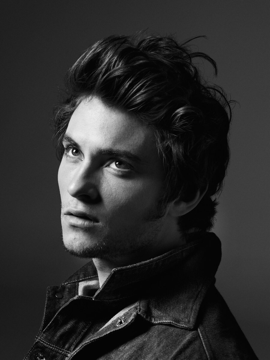    Happy birthday Shiloh Fernandez! ¡Feliz cumpleaños 