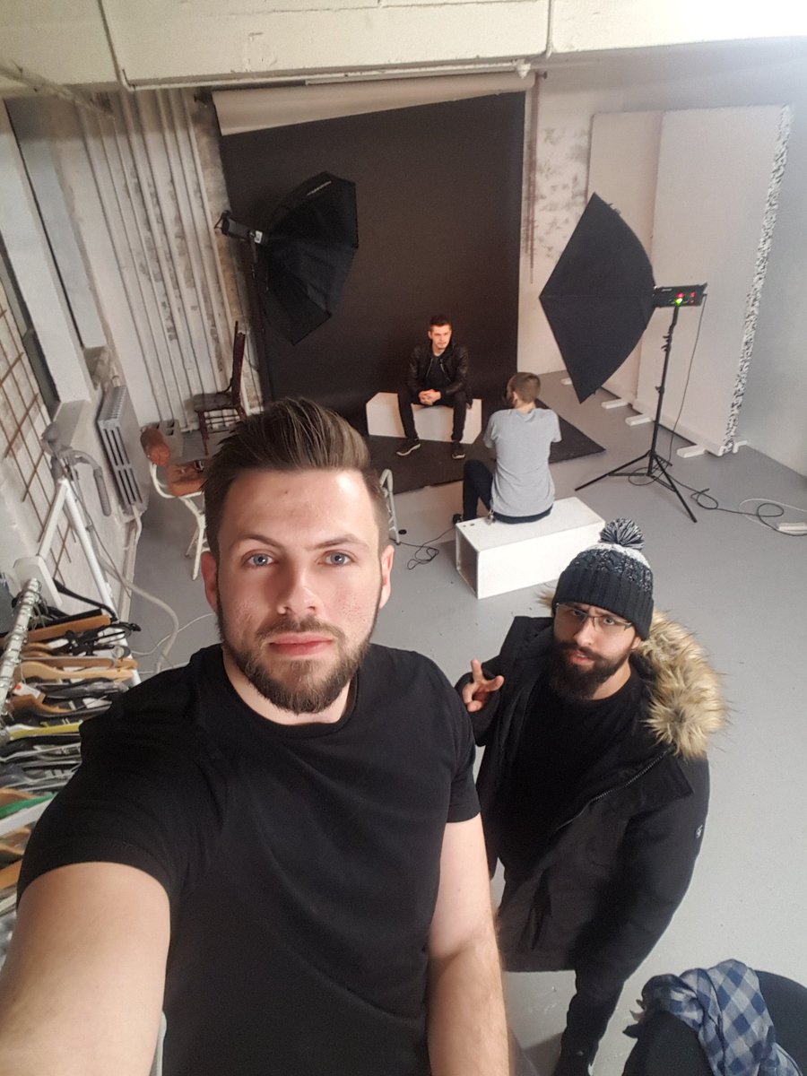 MTM_Frontman's tweet photo. @MTMfans @MTMfans photoshoot tonight - things are happening!! https://t.co/yNGtqPEiLU