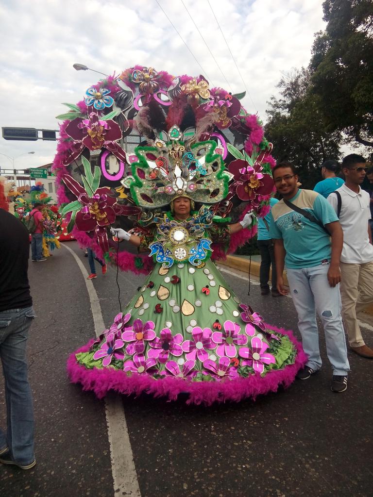 rascfdg's tweet photo. Hoy sale carnaval #carnaval2017 https://t.co/bGH7avUmJo