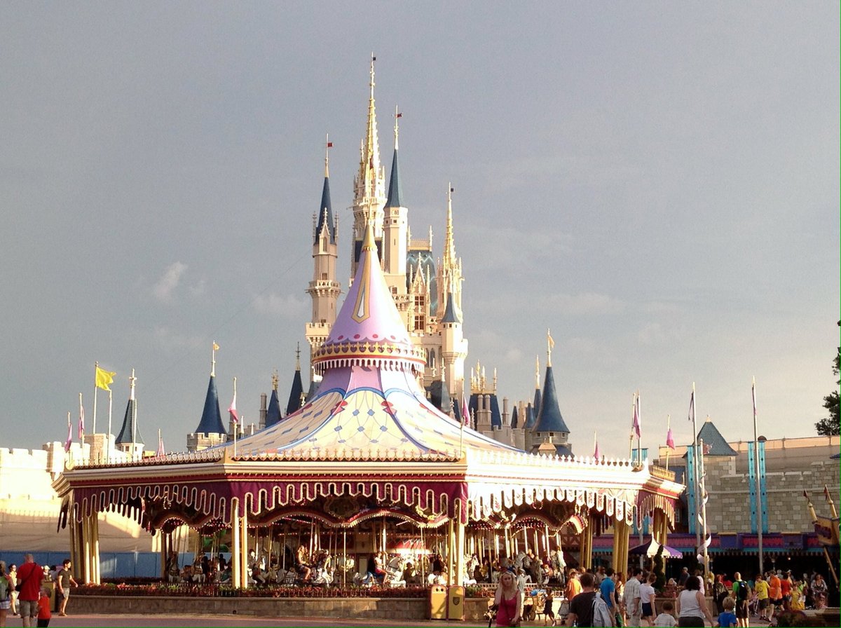 AttractionPics's tweet photo. Magic Kingdom! Picture; @scottgunerman https://t.co/vkAiGGvnPi