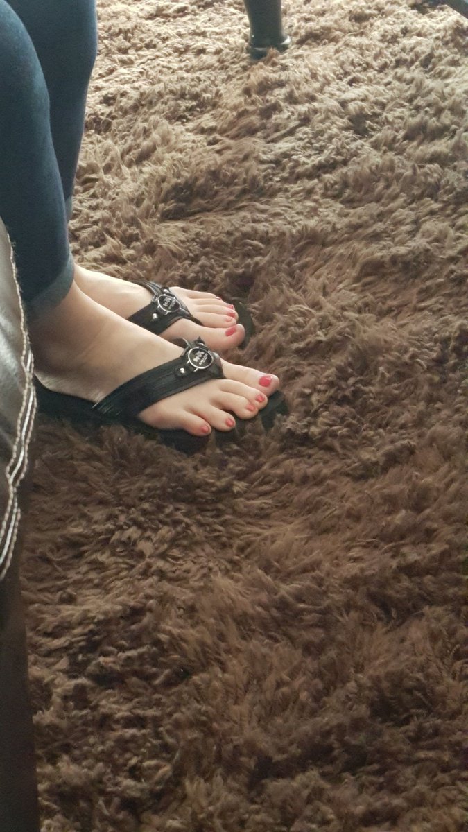 رجعت لكم بعد غيبه،كم تستاهل رتويت عمتكم وتاج راسكم يااااكلاب