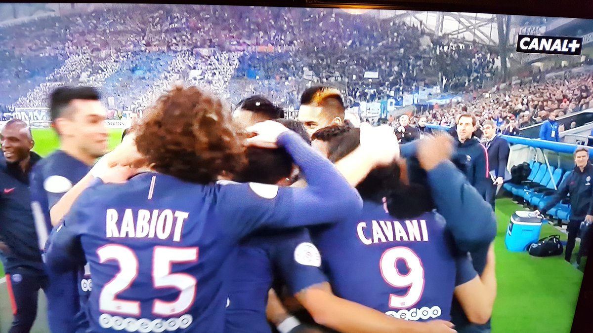patricepinard's tweet photo. Goaaalllllllllll et #Cavani !!!! 2-0 #LaFessee #TeamPSG #ICICESTPARİS #OMPSG https://t.co/EQ7IML7X7h