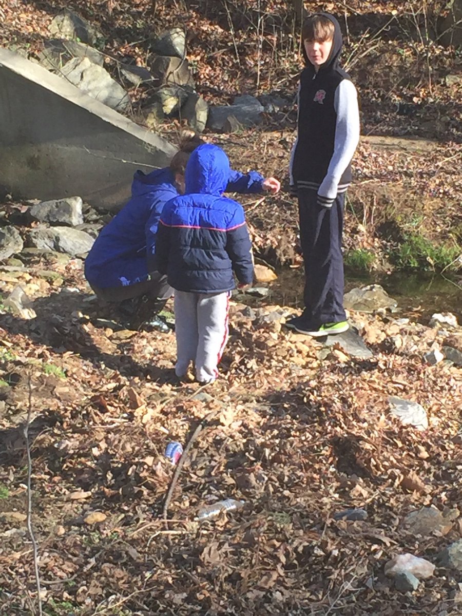 JoD1018's tweet photo. While I'm at #MoCoSTEMSummit, my 3 year old is having a stream study. #itisnevertooearly https://t.co/qF8kWXKQtL
