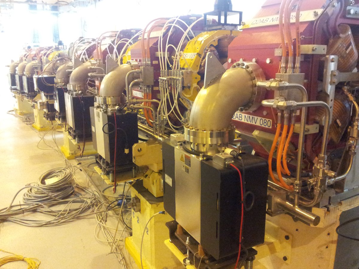 NHM_Meteorites's tweet photo. How do you make electrons wiggle? With magnets of course! @DiamondLightSou #meteorites #I08 #spectroscopy https://t.co/xVgOTGT945