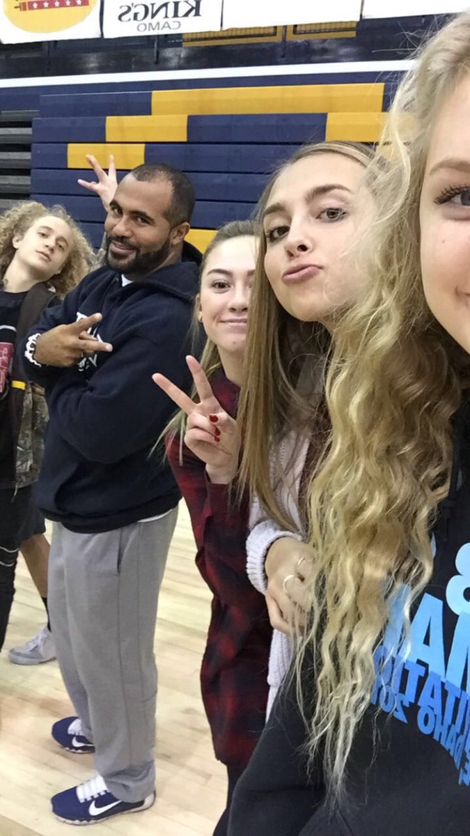 ka_elsie's tweet photo. hbd ameliaaaa 💖 thanks for all of the chats. love you more than you love coach https://t.co/HaR48LzhQ1