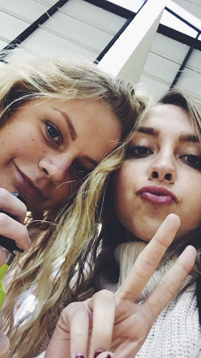 ka_elsie's tweet photo. hbd ameliaaaa 💖 thanks for all of the chats. love you more than you love coach https://t.co/HaR48LzhQ1
