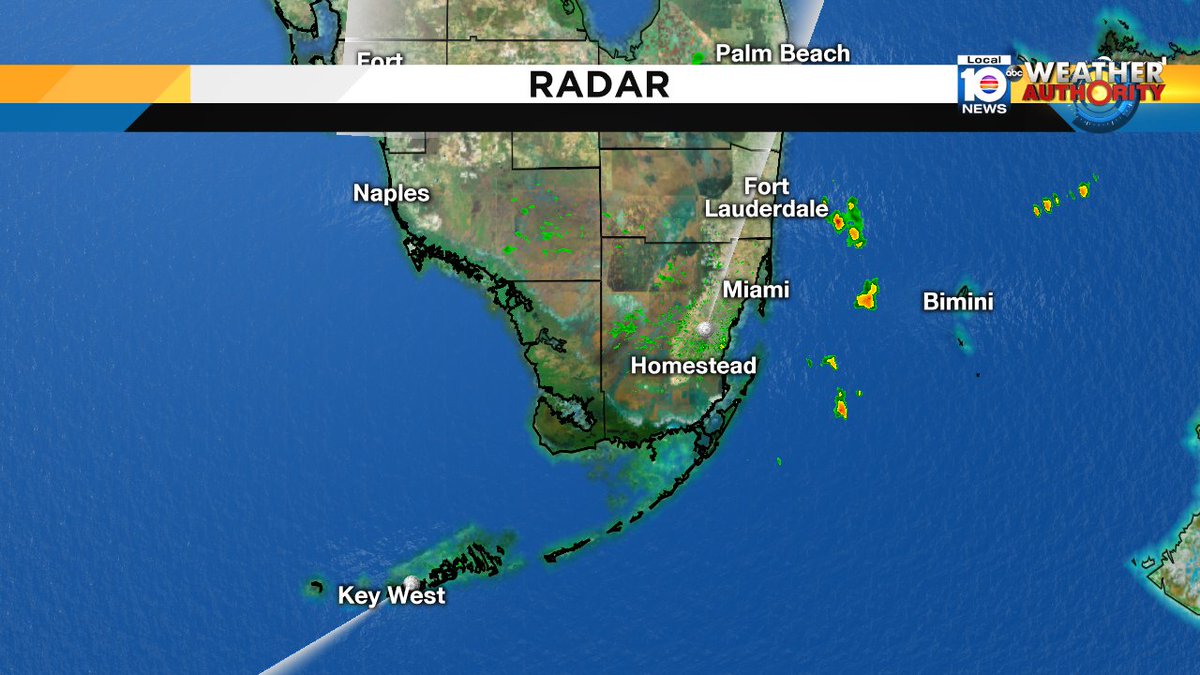 A few showers developing just off the coast of Miami-Dade and Broward this evening. https://t.co/mI4SaaEzUR