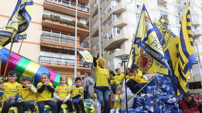 70CADIZ's tweet photo. Momento #BellitosDePunta de la cabalgata. https://t.co/tXVrTdYjPO