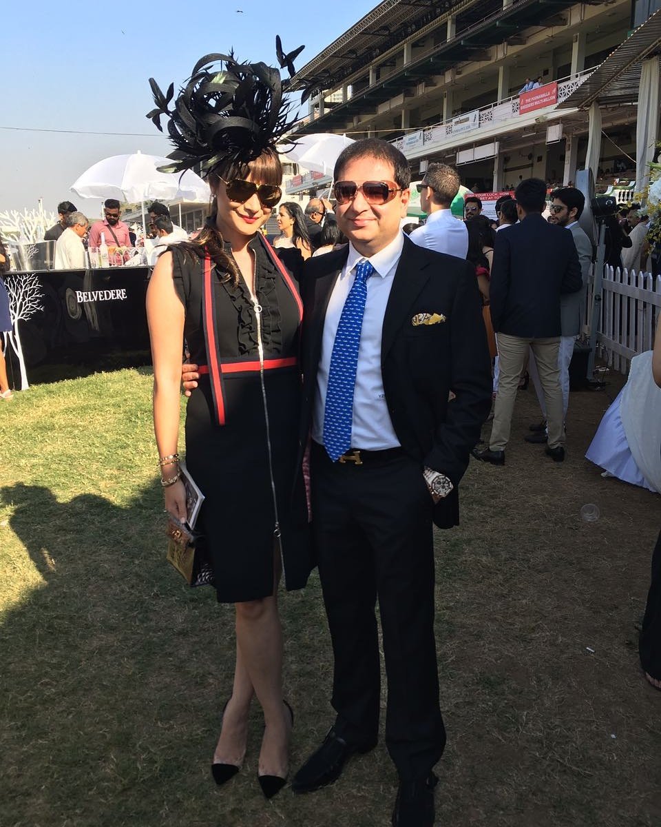 HELLOmagIndia's tweet photo. Couple Alert: Yohan and @michellepoonawalla
#HELLOExclusive #HELLORaces #HELLOClassicCup #ClassicCup2017 #HELLOEvents https://t.co/i0K5XmtMbO