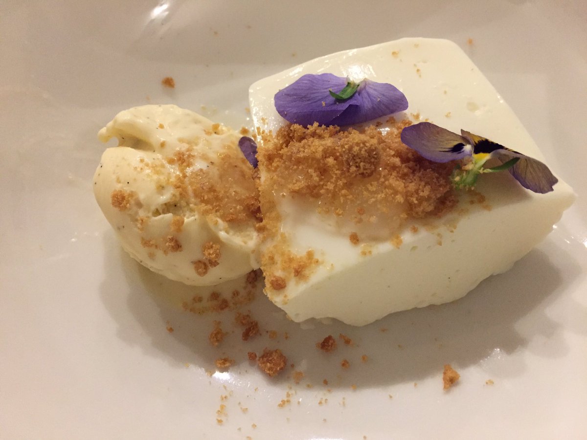 Totalcornwall's tweet photo. Looking forward to more of this tomorrow @oliversfalmouth but with @cornishkitchen this time @MacmillanKernow @HospAction #12chefs #charity https://t.co/yZwKrQdHE7