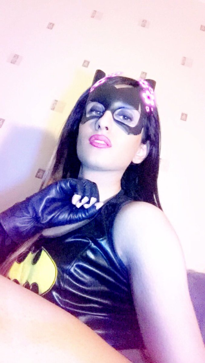 Arabiann_XXX's tweet photo. Hope you all enjoyed my show last night! #batgirl #USA #Drizzy #chaturbate #eyekandimodels #model https://t.co/jShSr54fRi
