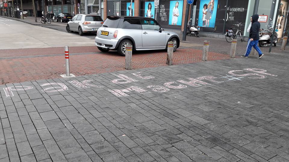 ROOD_Enschede's tweet photo. ROOD Enschede actieve voor de verkiezing!

 #pakdemacht #sp #roodjongindeSP #verkiezingen #15maart https://t.co/WHWWWVwJoN
