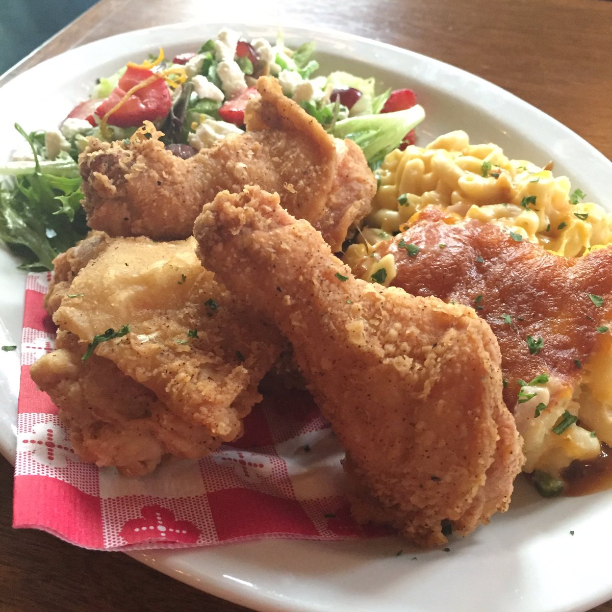 FIVEknoxville's tweet photo. MS. ANNE'S FRIED CHICKEN: two drumsticks • one thigh • all good! #comfortfood https://t.co/dLdaADdVCc