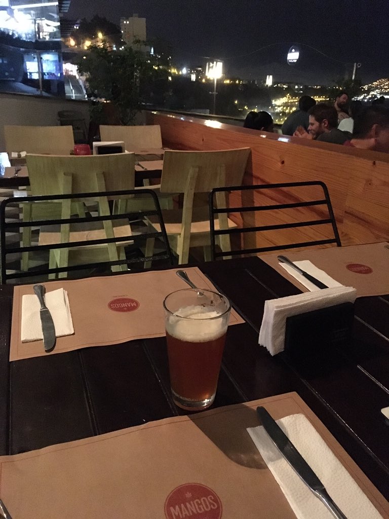 MomentiCulinari's tweet photo. #Lima de fondo y una #Curaka en el vaso 🍺🇵🇪👌🏼#Mangos @LarcomarPeru https://t.co/bQnWJricg4