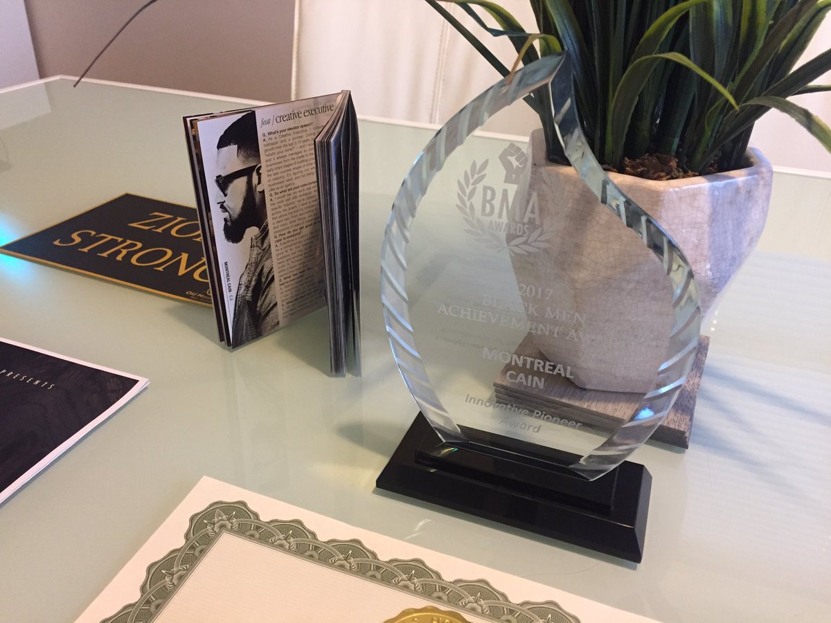 Montrealcain's tweet photo. Thank you #BMAAwardsMke and the @cityofmilwaukee for the #innovative #Pioneer #award #AchievePossible #ZionStrong #oscars #TheAcademyAwards https://t.co/b4iNRQQslA