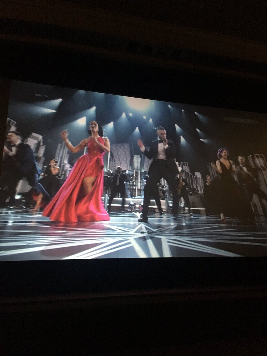 DonaPerrone's tweet photo. Super opening by #justintimberlake #Oscars2017 #oscarsmarathon #vanityoscar #VanityFair #allnightlong https://t.co/gJUxtA52sr