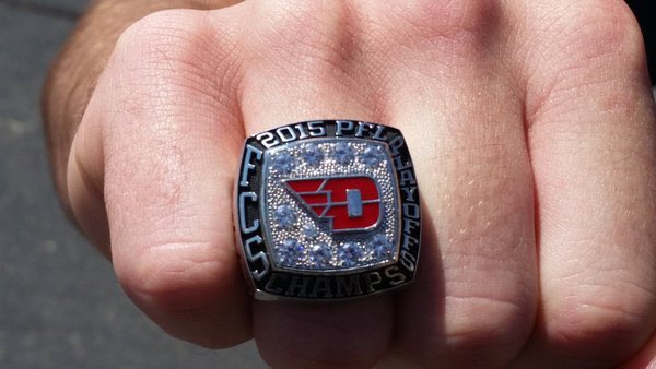 JakeBrunson40's tweet photo. My commitment🔴🔵✈️ https://t.co/3bormyadqB