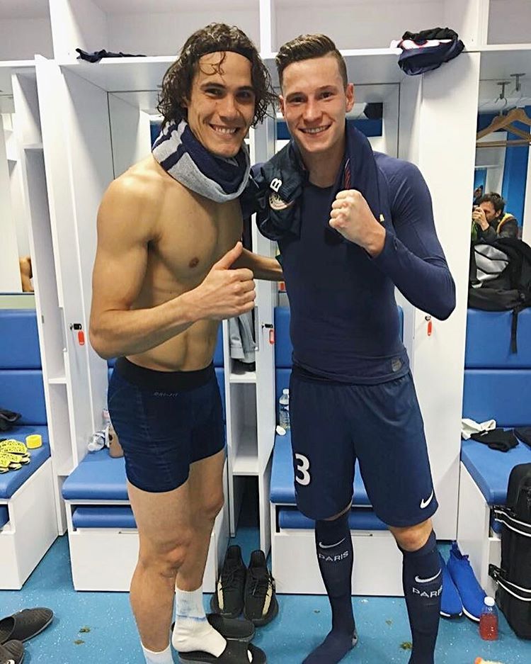 ECavaniOfficial's tweet photo. Nos llevamos el triunfo a París / On ramène la victoire a Paris / Ci portiamo la vittoria a Parigi. 🗼👏👏👏👏. ALLEZ PSG!!!! #Classico #OMPSG https://t.co/LL6LOPFdcZ
