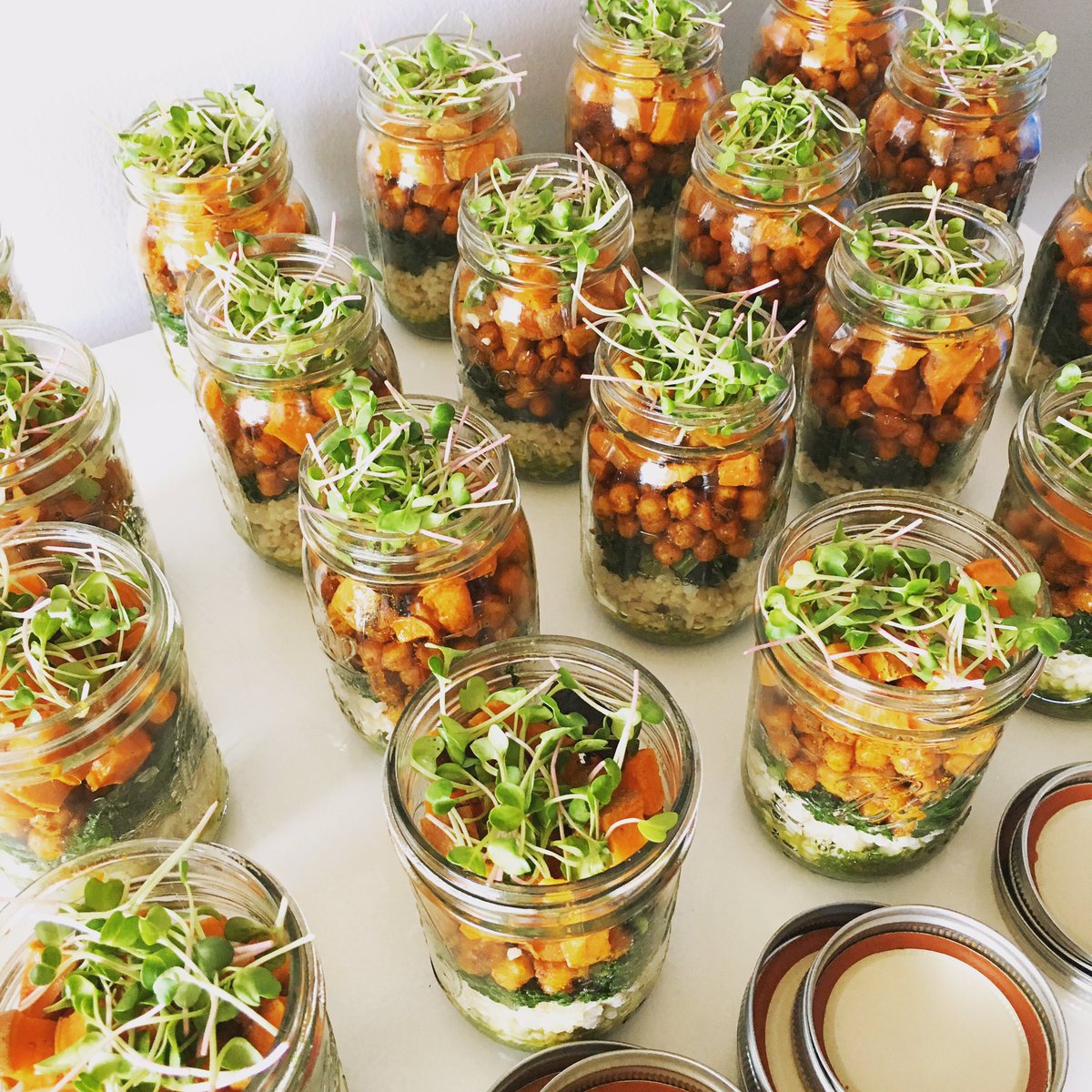 thelunchmason's tweet photo. Sunday meal prep! Featuring our seasonal Buddha bowl or should we say jar 😜 https://t.co/6WulZXPeyj