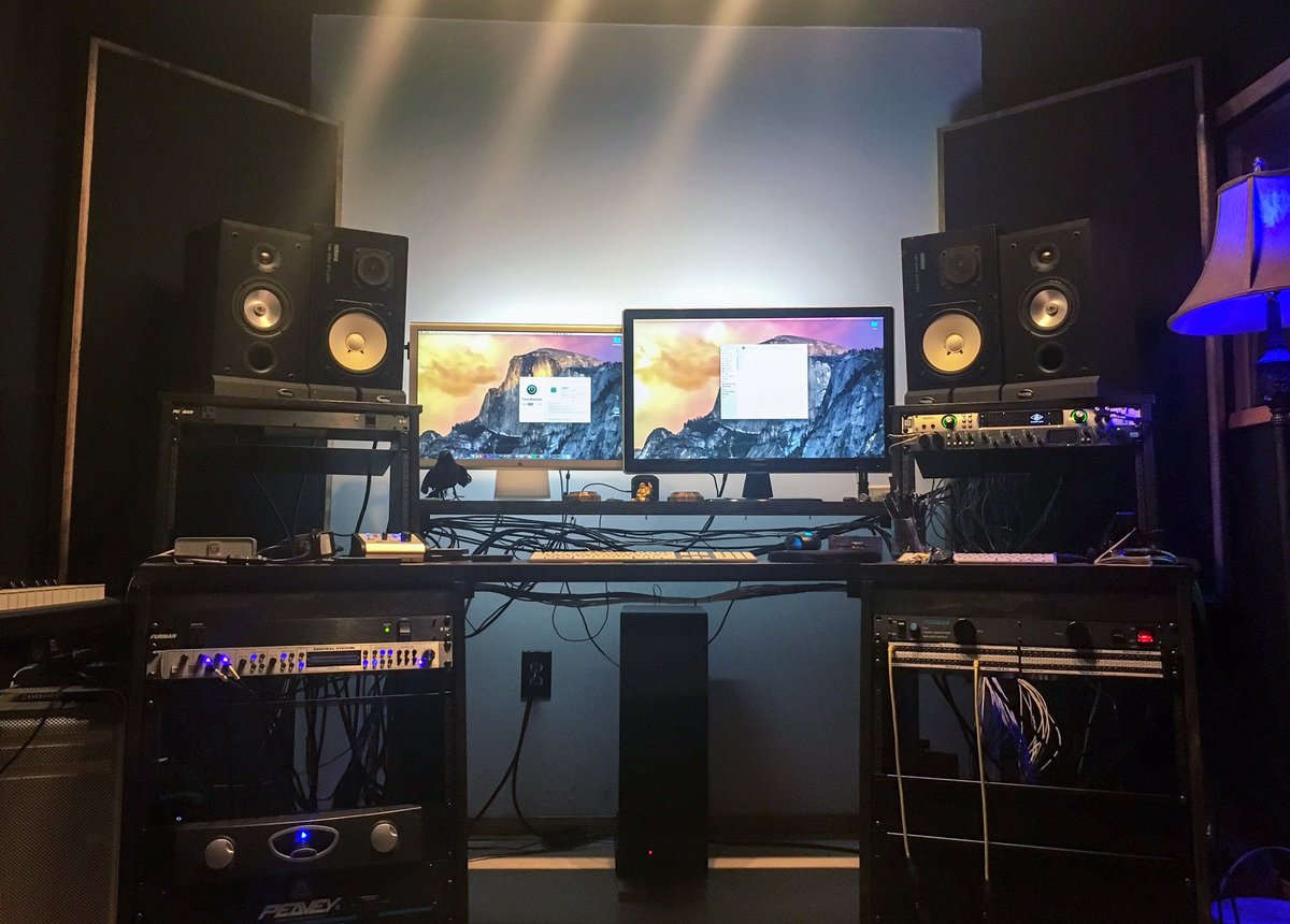 BlockOfJoy's tweet image. First phase of mix room renovations complete. #studio #production #diy #treatment #desk #audio